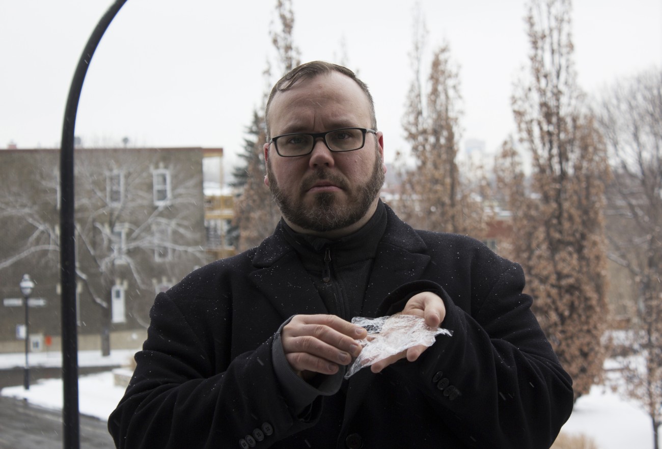 Steve Giasson. Performance invisible n° 89 (Répandre de la cocaïne sous la neige). Performeur : Steve Giasson. Crédit photographique : Martin Vinette. 10 février 2016.