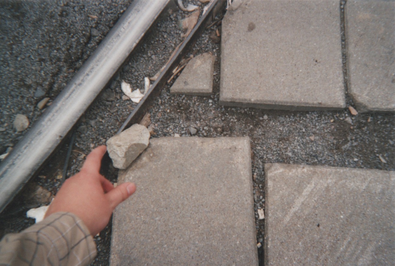 Steve Giasson. Performance invisible n° 6 (Remettre une pierre à sa place (dans un mur, dans un trottoir, dans un lac).)



Performeur : Jean-Philippe Luckhurst-Cartier. Performance activée dans le cadre de Parcours Neuf à Cinq, Occurrences estivales 2015, Péristyle nomade. Montréal. 13 août 2015.


