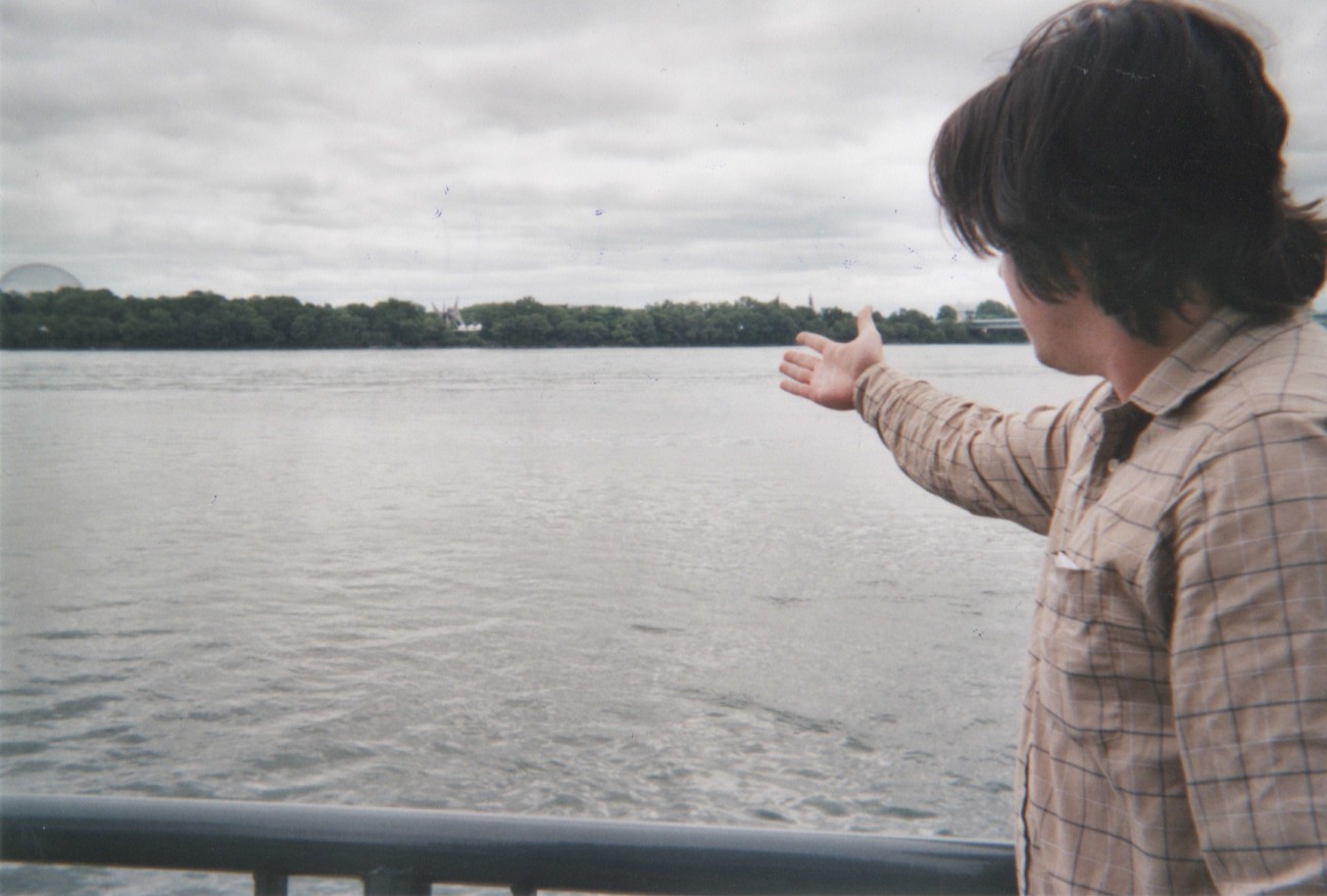 


Steve Giasson. Performance invisible n° 7 (Ajouter une pincée de sel dans la mer).
Performeur : Jean-Philippe Luckhurst-Cartier. Performance activée dans le cadre de Parcours Neuf à Cinq, Occurrences estivales 2015, Péristyle nomade. Montréal. 13 août 2015.


