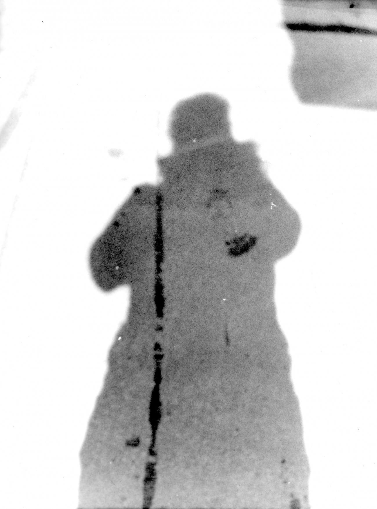 Steve Giasson. Performance invisible n° 80 (Savoir s'effacer).
Performeuse : Nadia Guillemette. Crédit photographique : Nadia Guillemette. Mars 2016.